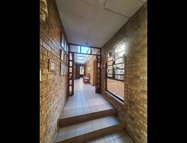 5 BEDROOM HOUSE FOR SALE IN VANDERBIJLPARK SE 3
